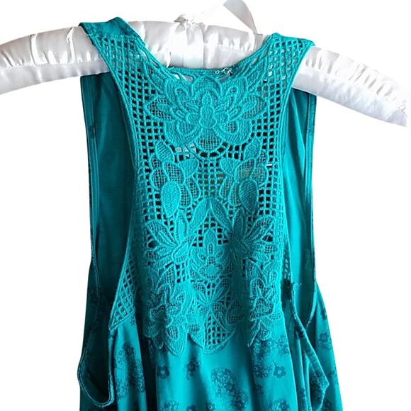 Disney's Minnie Mouse Turquoise Tank Top - Picture 2 of 5